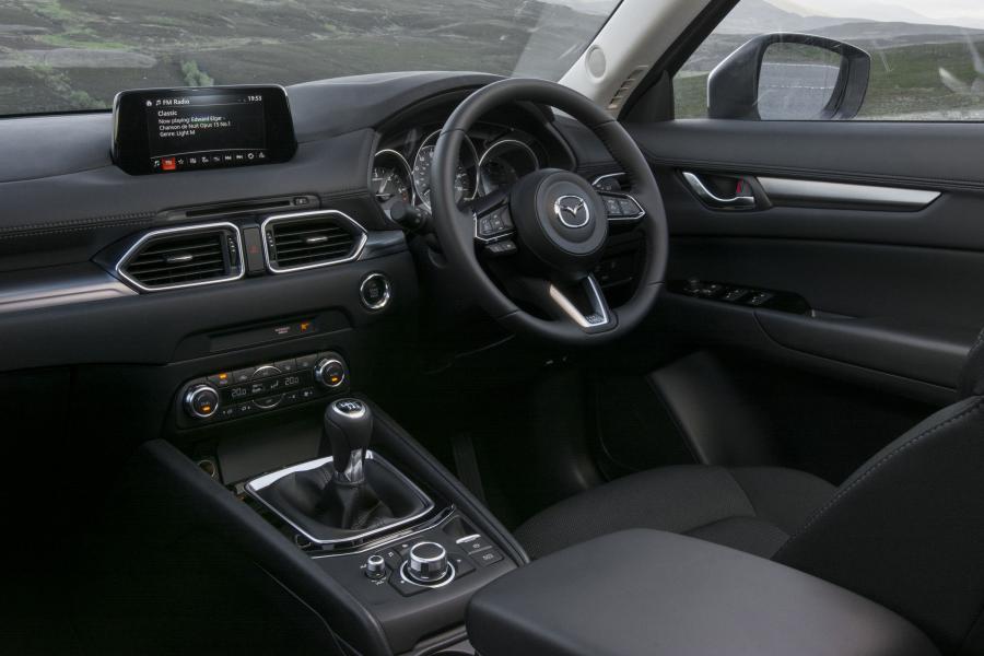 Интерьер Mazda CX-5 2017 года  (UK) (фото 34 из 74)